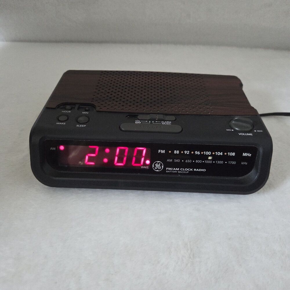 Vintage GE 7-4613A AM FM Clock Radio Alarm Woodgrain Tested Working